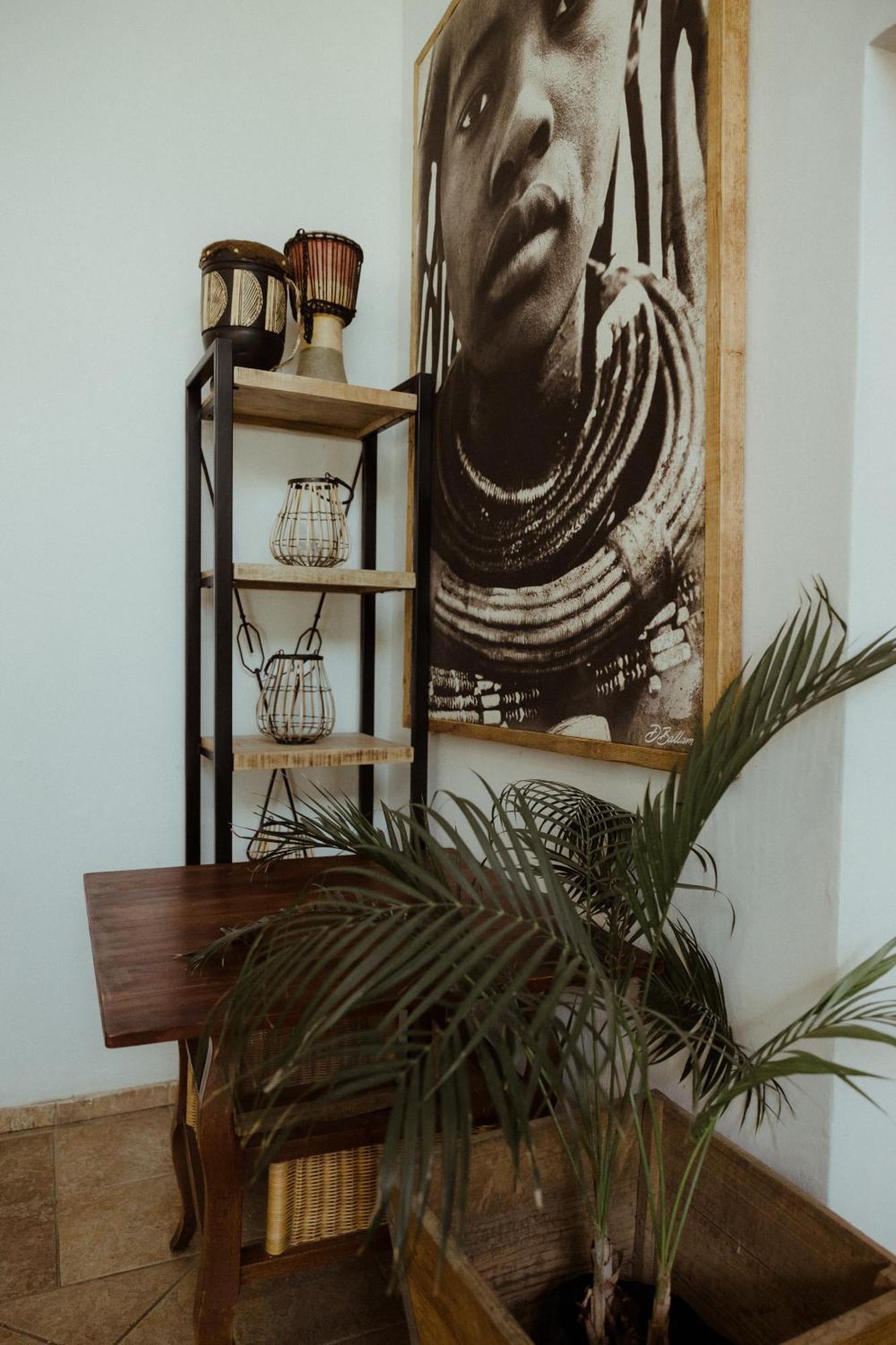Out Of Africa Town Lodge Otjiwarongo Bagian luar foto