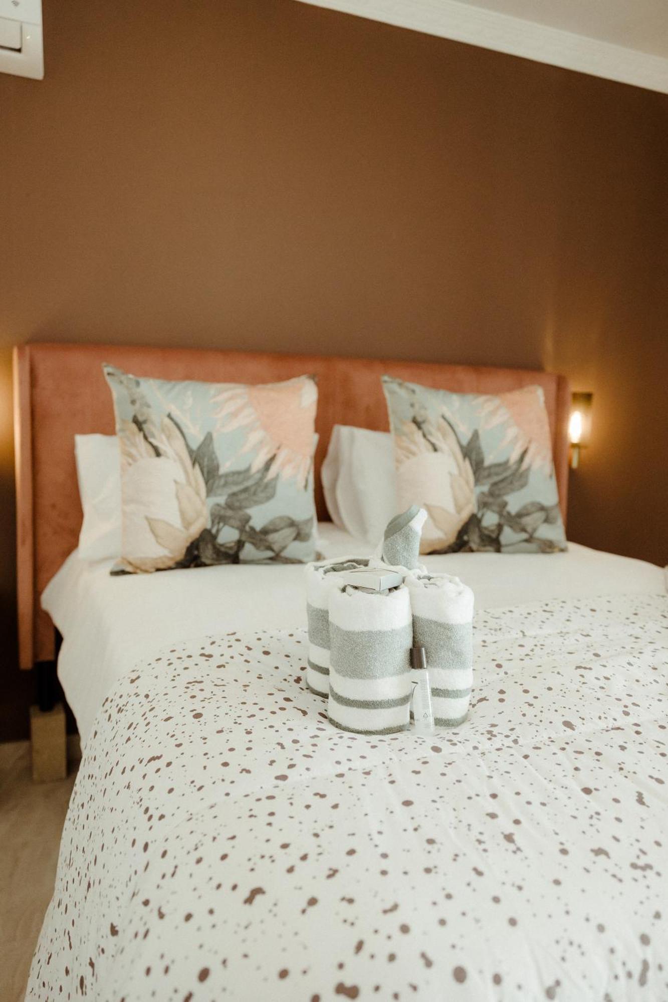 Out Of Africa Town Lodge Otjiwarongo Bagian luar foto