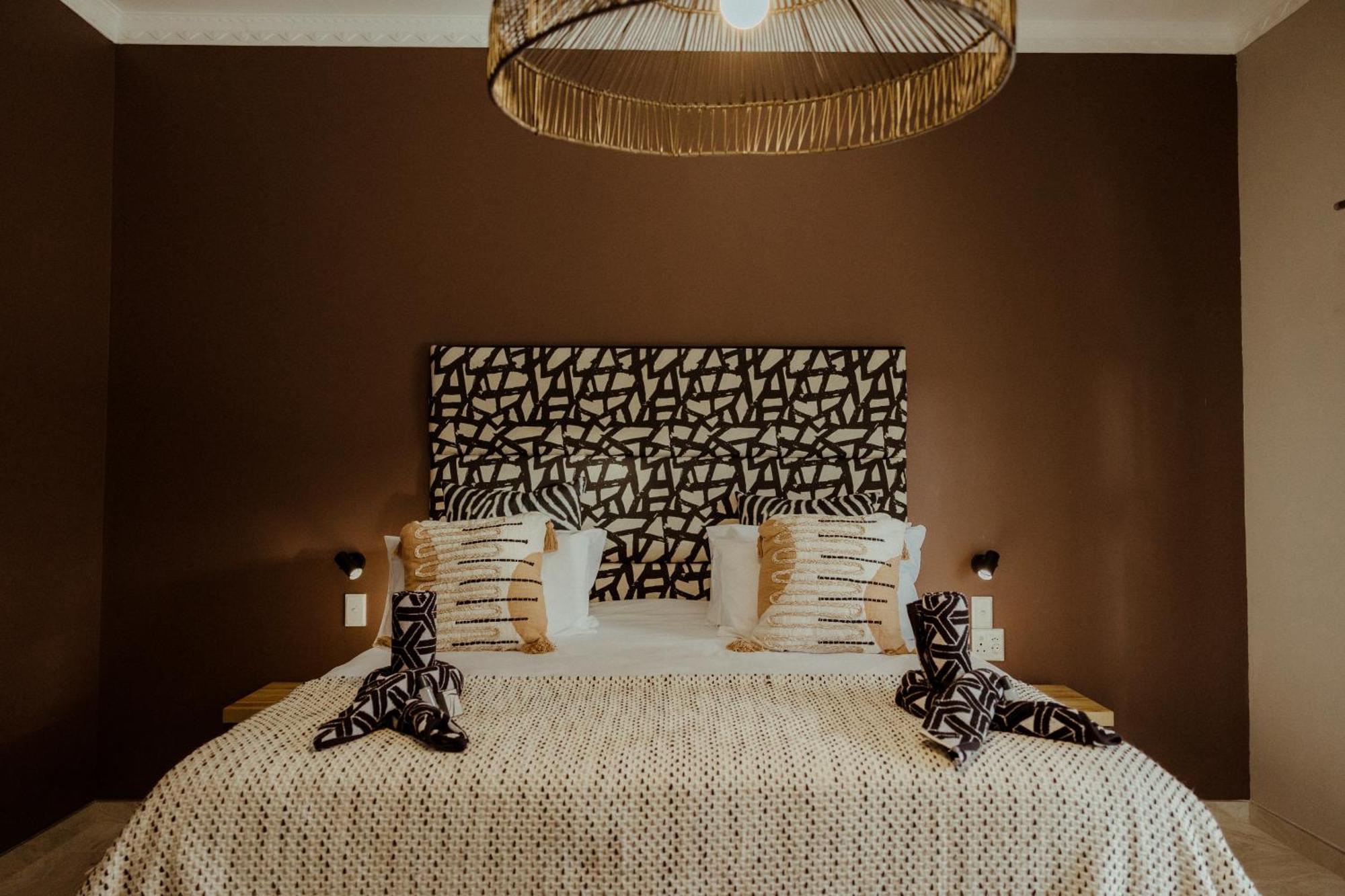 Out Of Africa Town Lodge Otjiwarongo Bagian luar foto