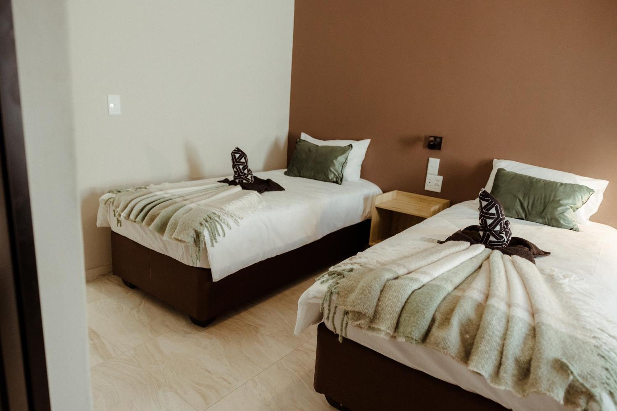 Out Of Africa Town Lodge Otjiwarongo Bagian luar foto