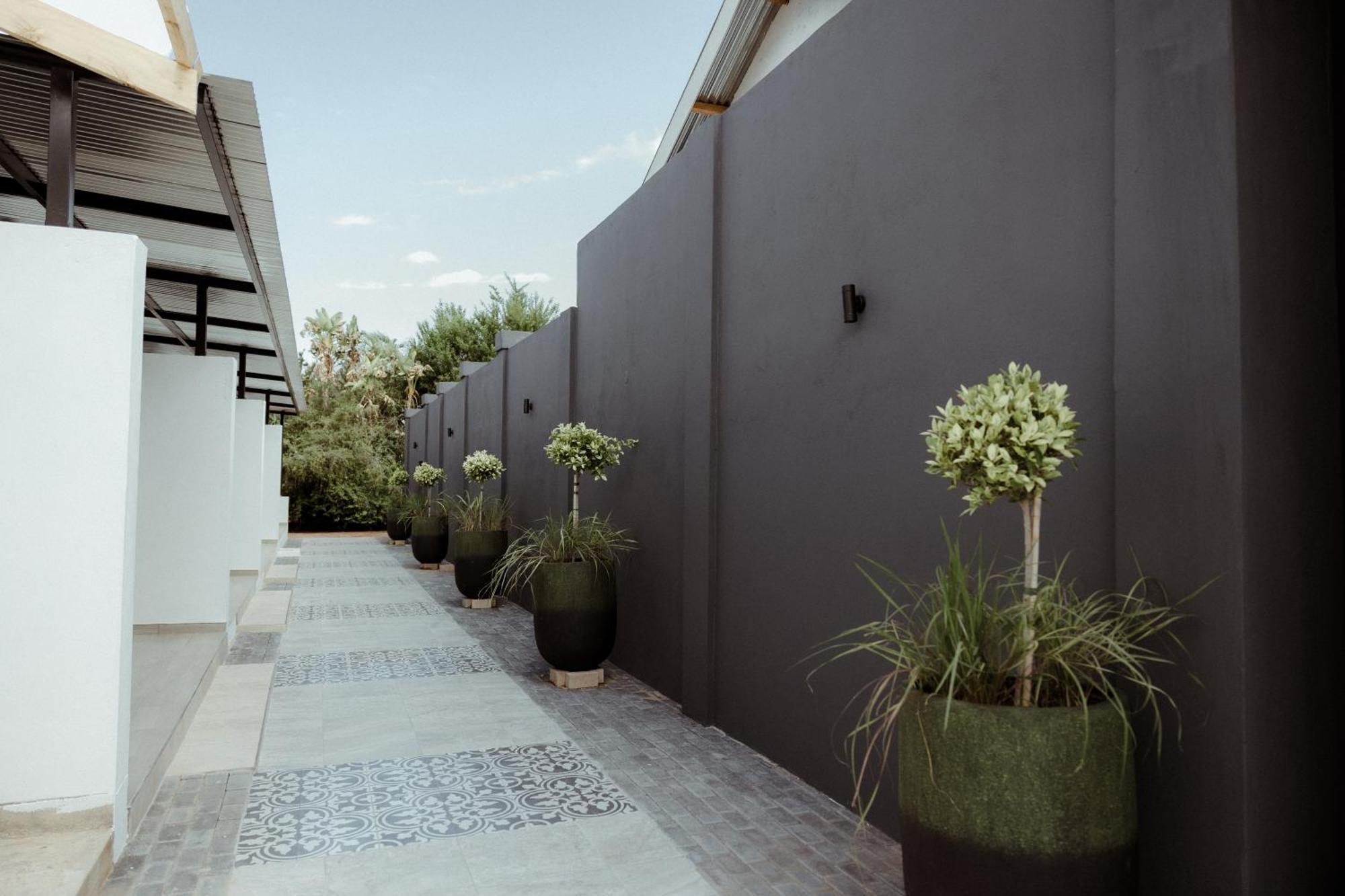 Out Of Africa Town Lodge Otjiwarongo Bagian luar foto