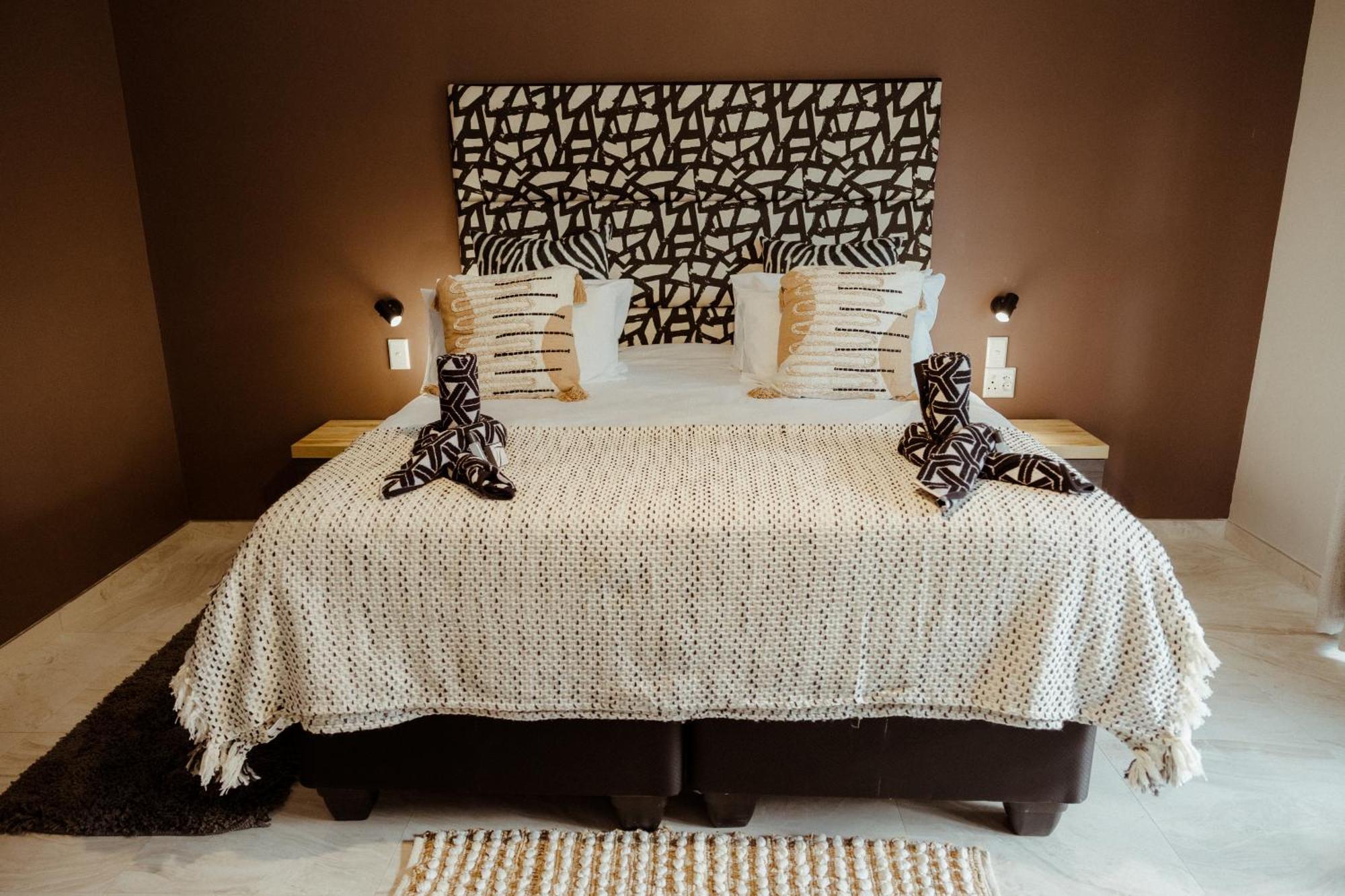 Out Of Africa Town Lodge Otjiwarongo Bagian luar foto