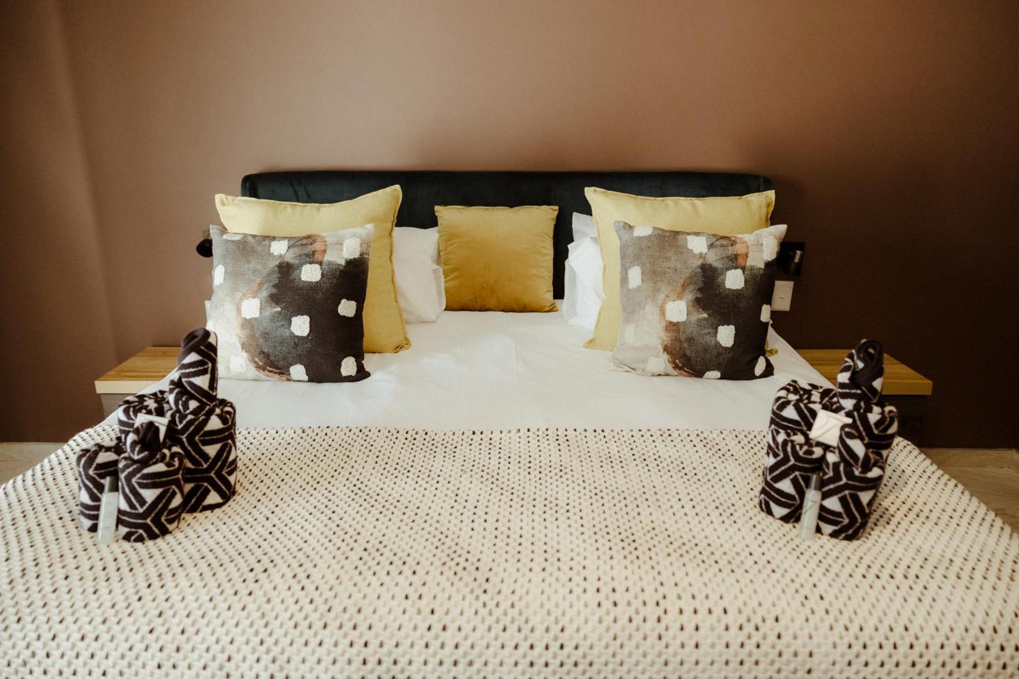 Out Of Africa Town Lodge Otjiwarongo Bagian luar foto