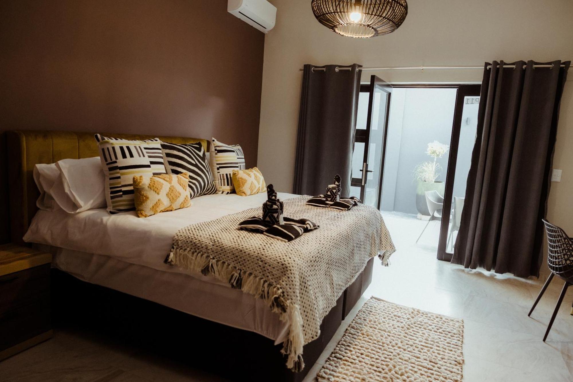 Out Of Africa Town Lodge Otjiwarongo Bagian luar foto