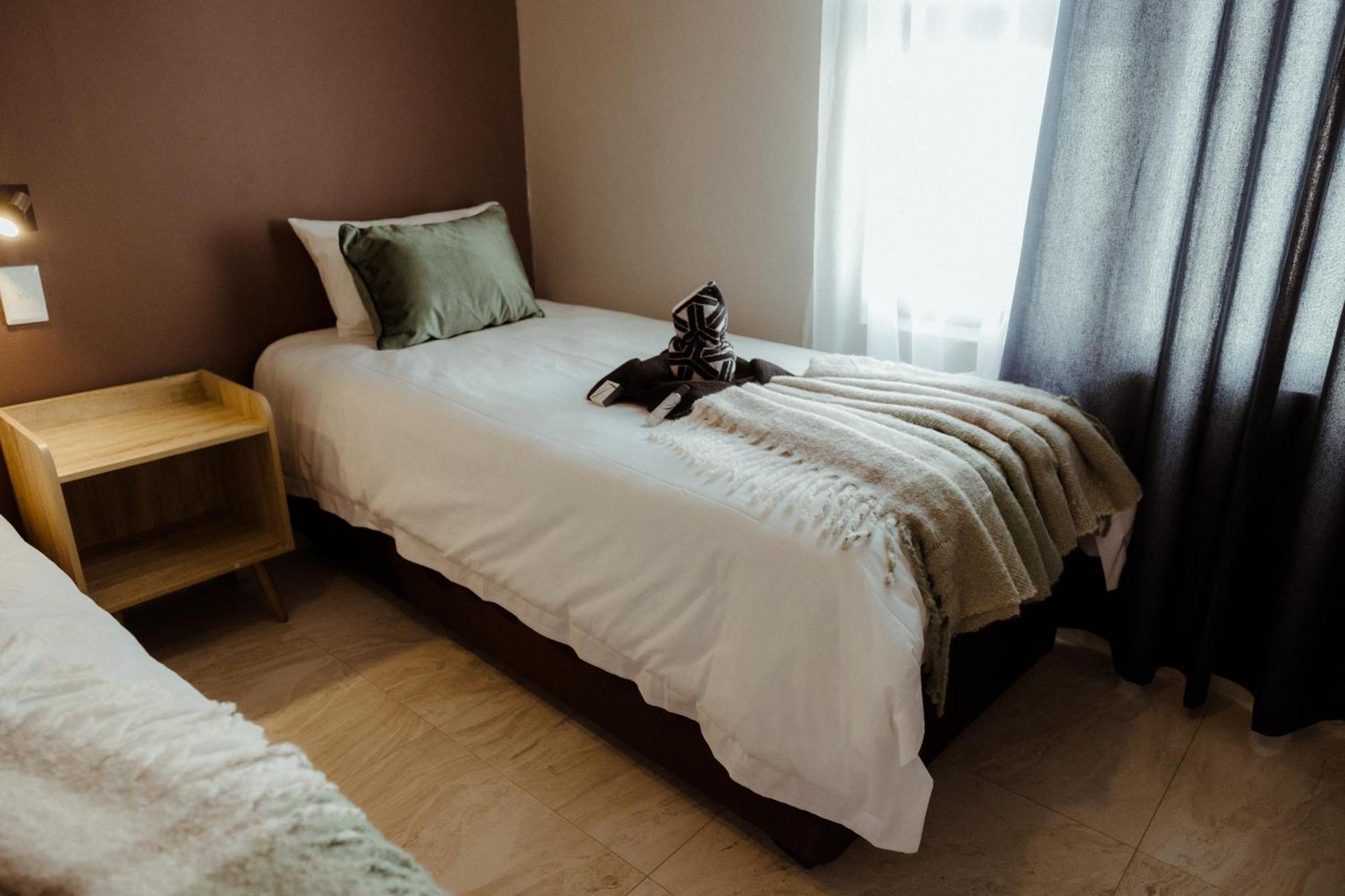 Out Of Africa Town Lodge Otjiwarongo Bagian luar foto