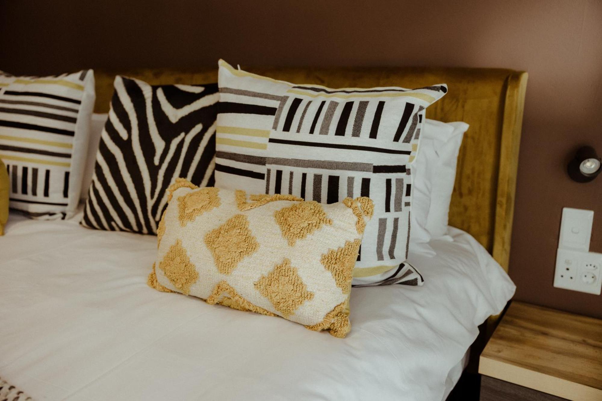 Out Of Africa Town Lodge Otjiwarongo Bagian luar foto