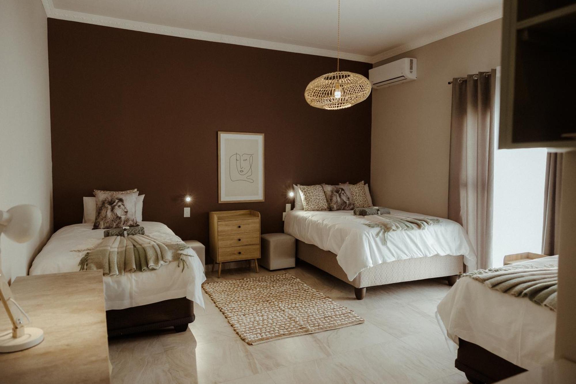 Out Of Africa Town Lodge Otjiwarongo Bagian luar foto