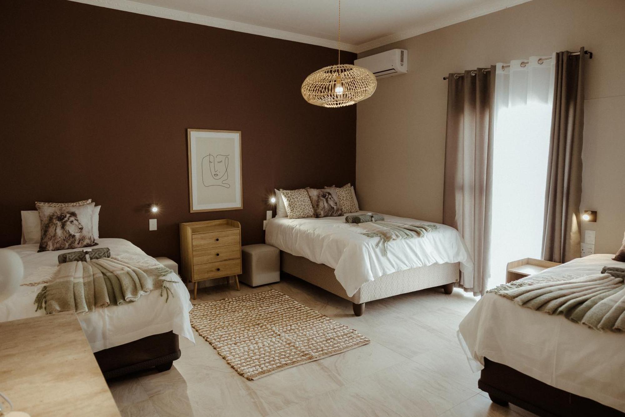 Out Of Africa Town Lodge Otjiwarongo Bagian luar foto