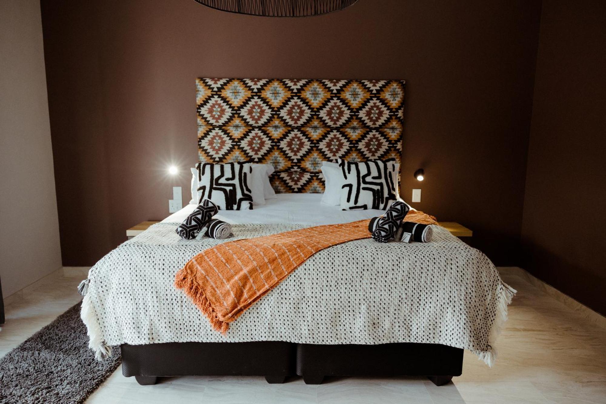 Out Of Africa Town Lodge Otjiwarongo Bagian luar foto
