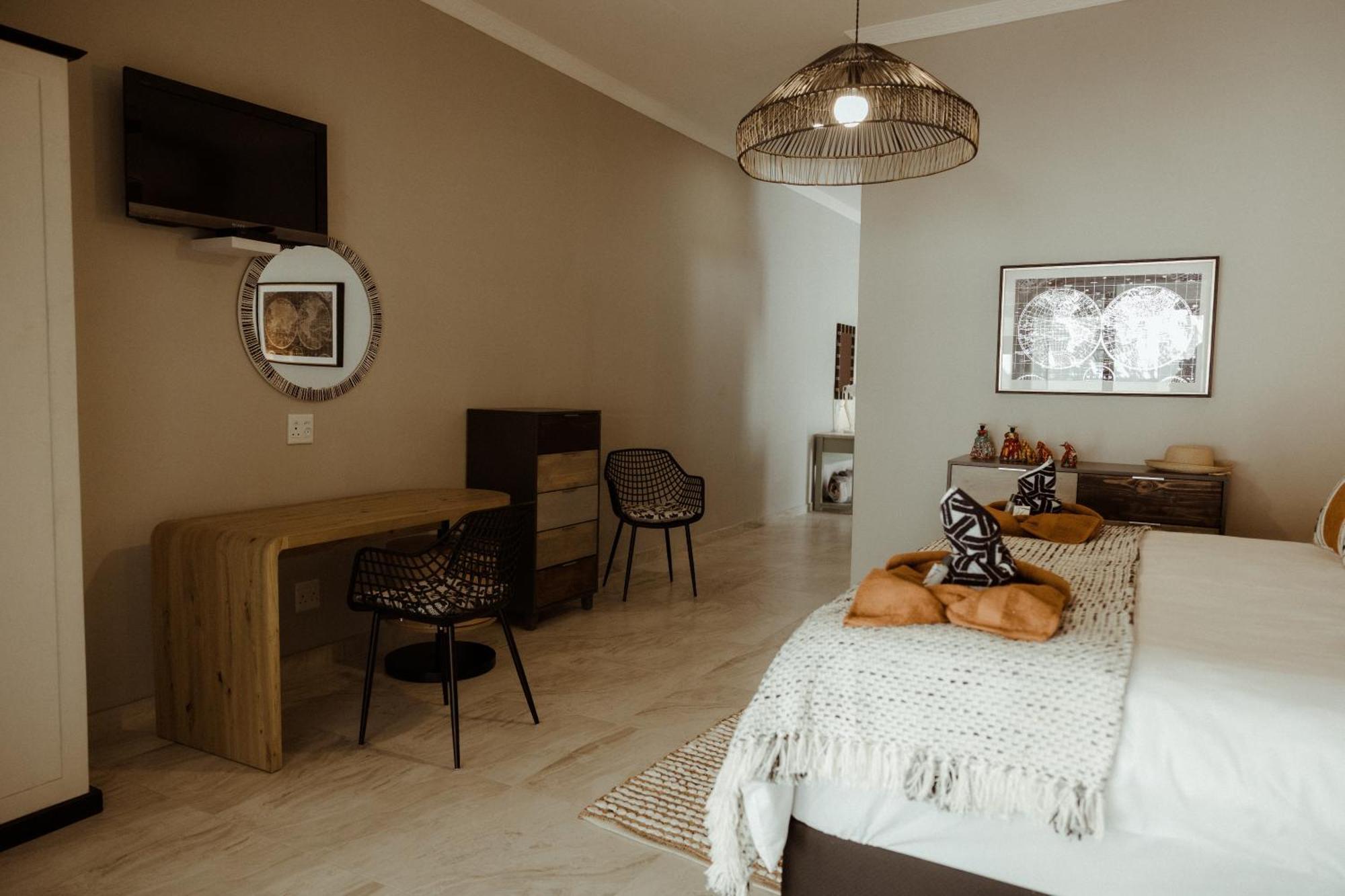 Out Of Africa Town Lodge Otjiwarongo Bagian luar foto