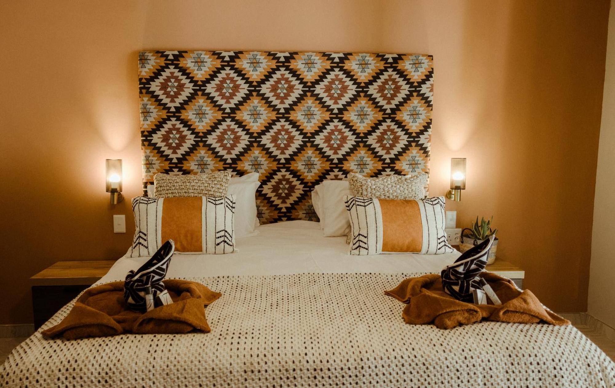 Out Of Africa Town Lodge Otjiwarongo Bagian luar foto